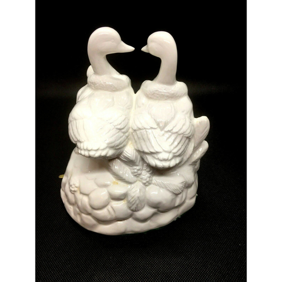 Midwest Ceramic White Vintage Music Box - Picture 5 of 7